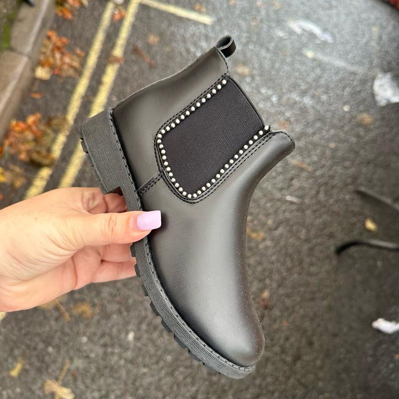 Girls Chelsea studded boots 0