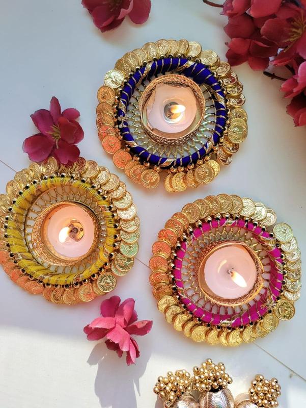 Set of 2 Elegant Coin Candle Holders with Ornate Gold Finish 4