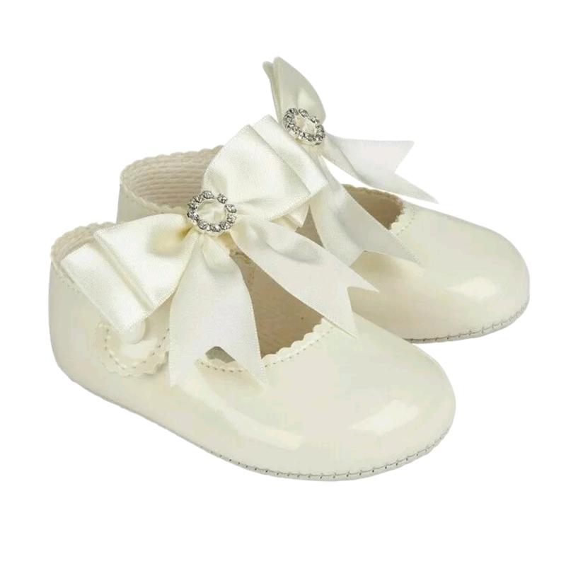 Baby girls soft sole pram shoes with bow and diamante details - perfect for your little princess 1