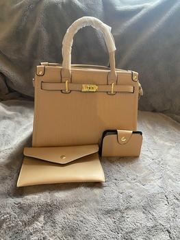 Product Review of Women's Fashionable Crocodile Embossed Tote Bag & Wallet & Clutch Bag, Large Capacity Pu Tote Bag with Shoulder Strap, Casual Trendy Versatile High-quality Daily Commuting  Bag Set from M**s V**y 0