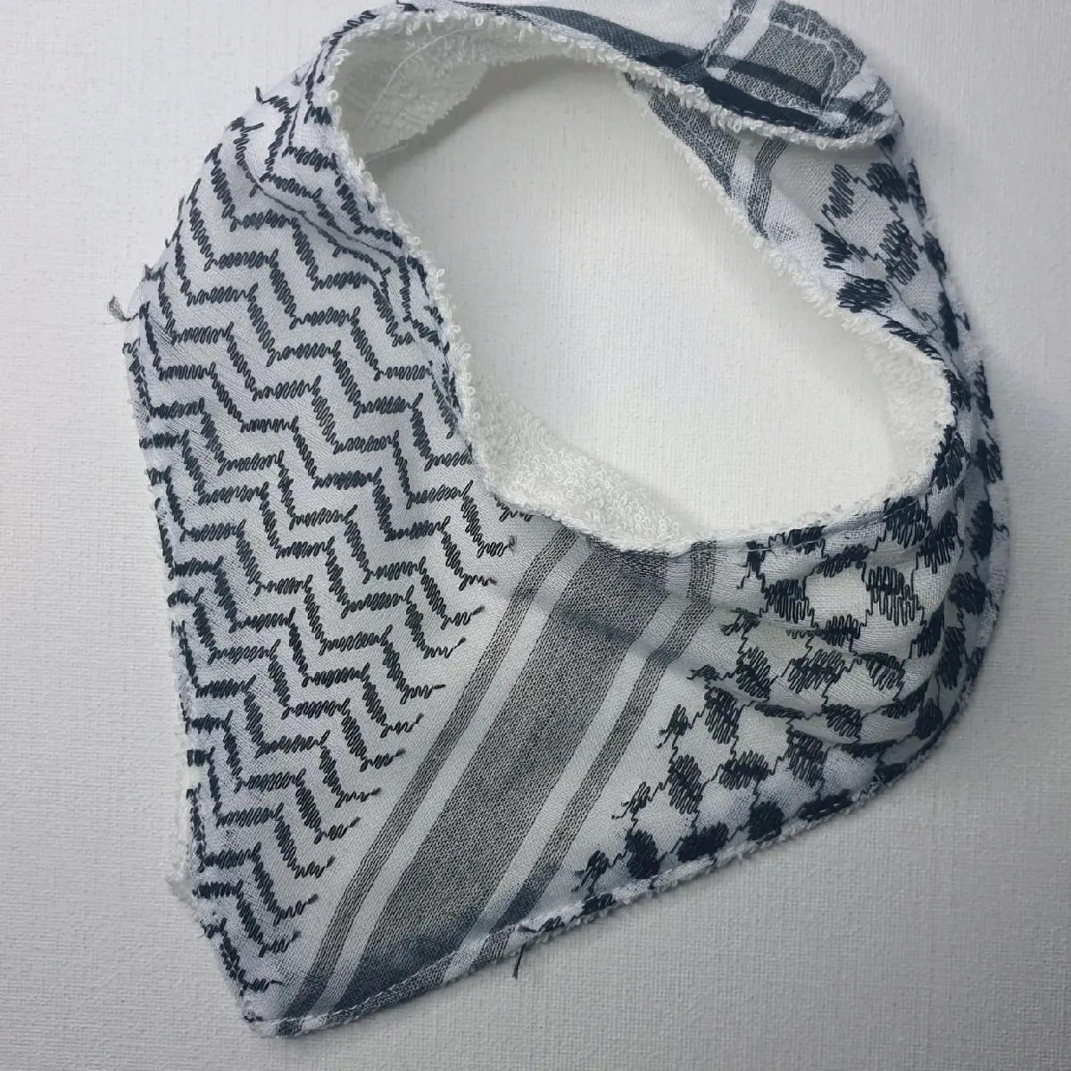 HAI.PRINTS keffiyeh palestine bandana bib, baby bib. VELCRO FASTENING BIB