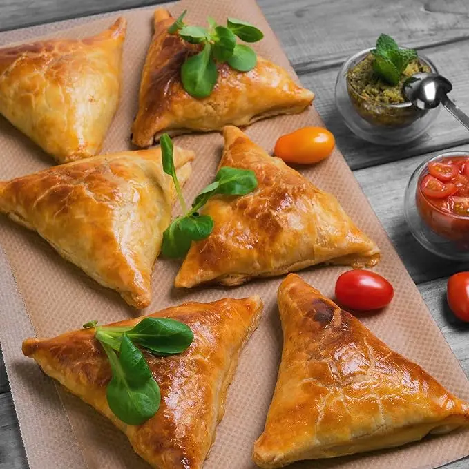Giles & Posner EK3812G Samosa Maker - Party Snack Food, Non-Stick Bite Sized Multi Cooker, 6 Mould Triangle Press, Savoury & Sweet Pastry Parcel,1000W, Delicious Samosas, Empanadas & Fruit Turnovers 2