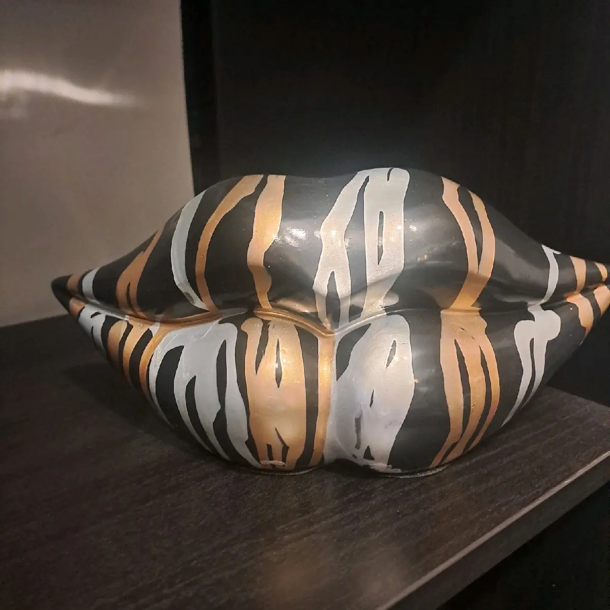 Drip Art Lips In Gold And Silver - Brand New With Box