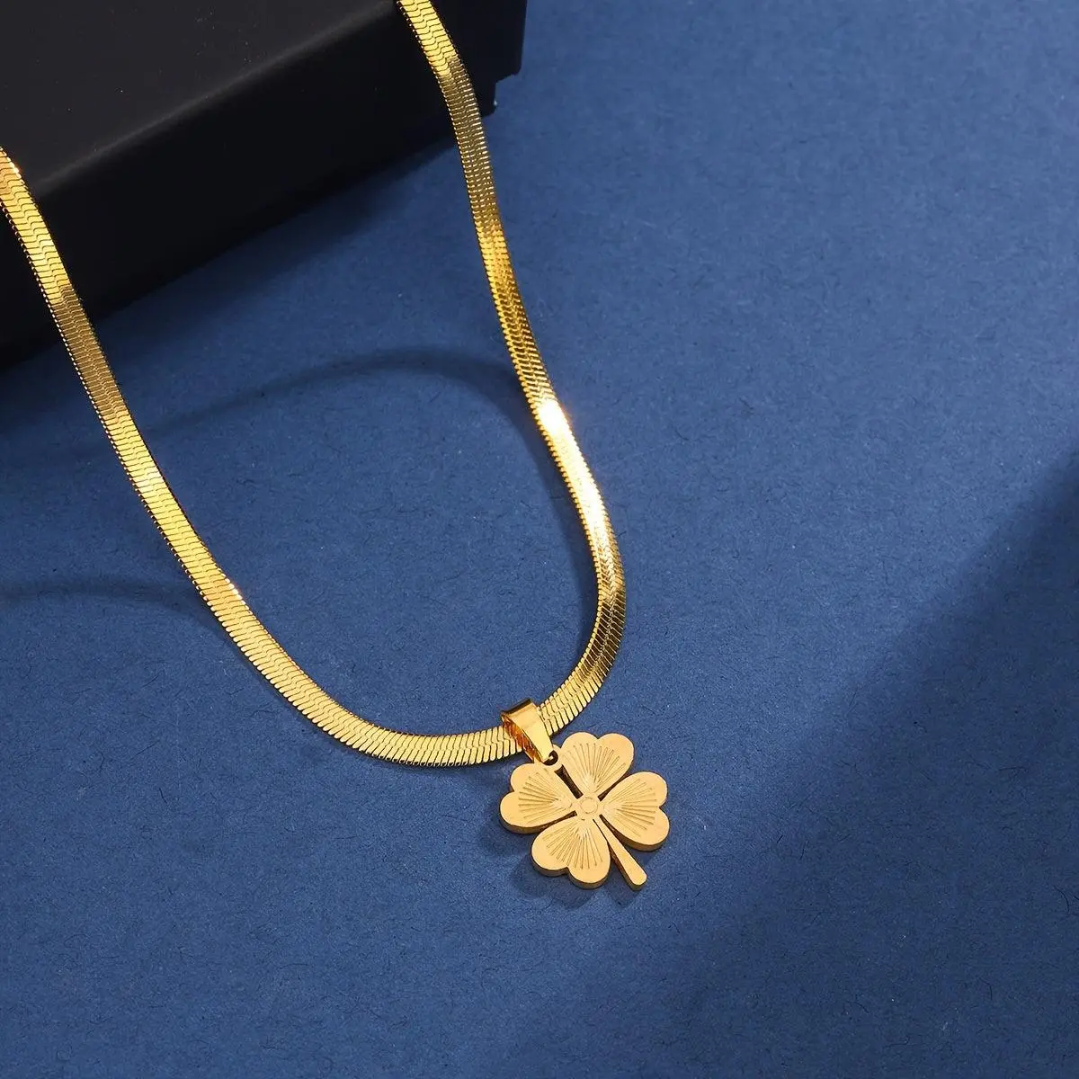 Elegant 18K Gold-Plated Stainless Steel Snake Chain Necklace with Lucky Clover Pendant - Timeless Luxury Accessory for Women, Ideal for Daily Wear & Gifting, Snake Jewelry