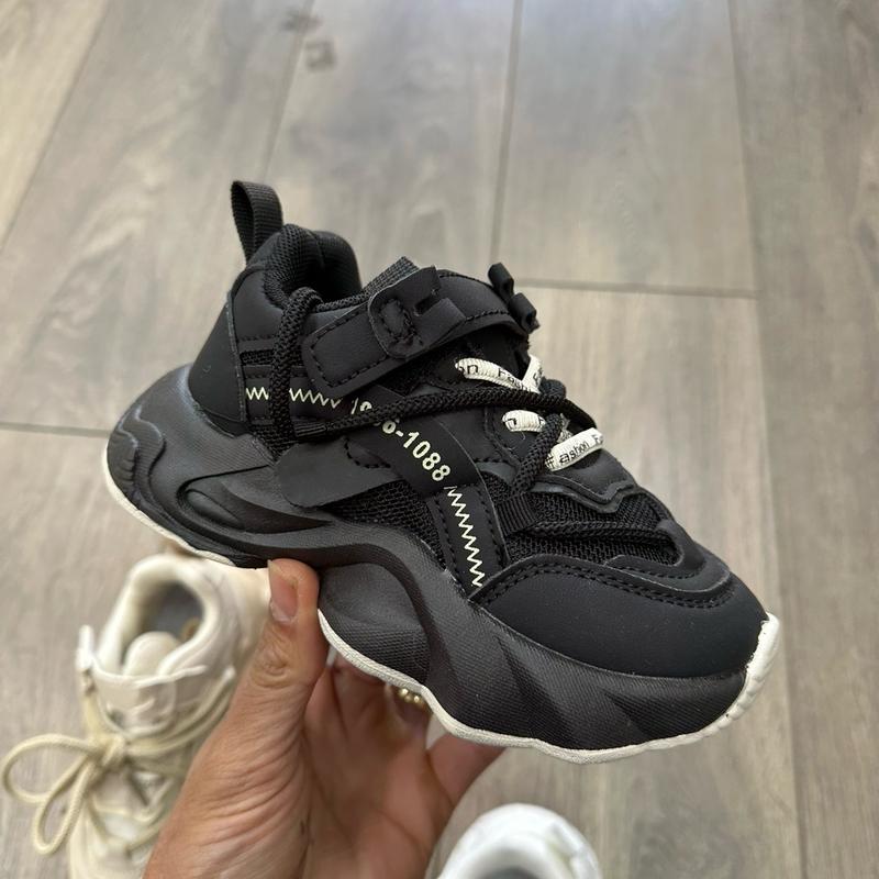 Kids boys and girls unisex chunky trainers. 3