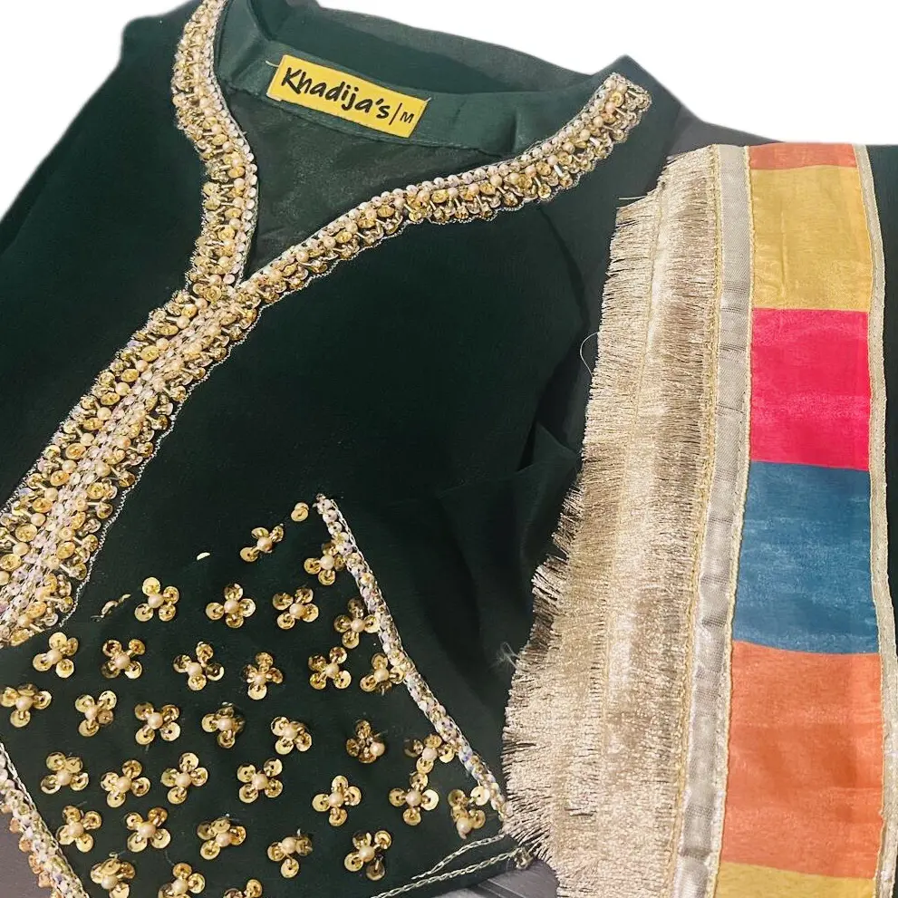 Sona elegant three piece Pakistani suit kameez and trouser style Traditional Elegant Embroidered Womenswear Outfit Dupatta
