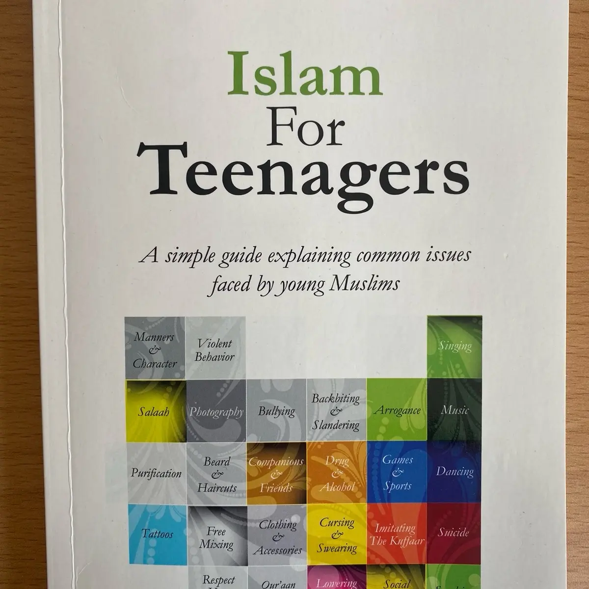 Islam For Teenagers: A simple guide explaining common issues faced by young Muslims. Islamic educational book.