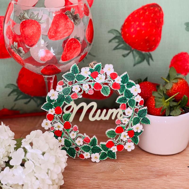Wooden Mini 'Mum' Wreath - Strawberries 0