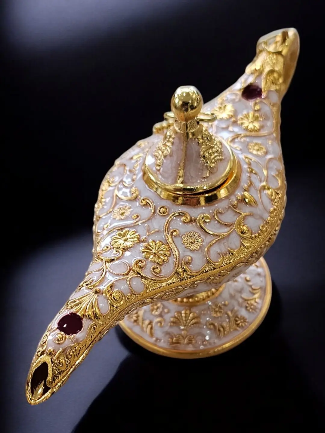 1pc Exquisite Make-a-Wish Aladdin Metal Art Craft - Unique Home Furnishing Prop for Festival Decor, Party, Holiday Supplies, and Scene Arrangement