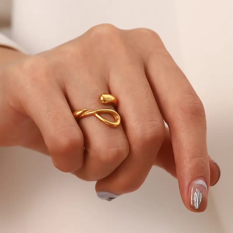 Lulu Statement Tie Ring / 18K Gold Plated 5