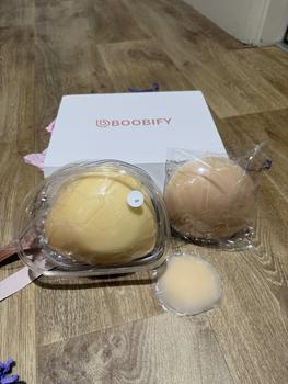 Product Review of Viral Boobify Sticky Inserts Push Up Sticky Cups Double Sided Sticky Cups Basic Comfort Womenswear minimalist clothing. Women Adhesive Push Up, Bra inserts, sticky bra pad, silicone bra, strapless bra, wireless bras, Day Dream Tube Or Backless Top Bikini from o**l 0