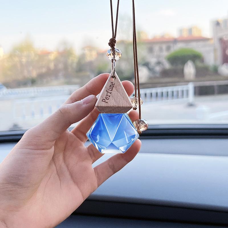 Car perfume and aromatherapy with crystal decoration, it's an ideal festival gift. It can be placed in the car, room or anywhere you want to fill with fragrance. The fragrance is soft and not pungent, and it's safe for mothers and babies. 1