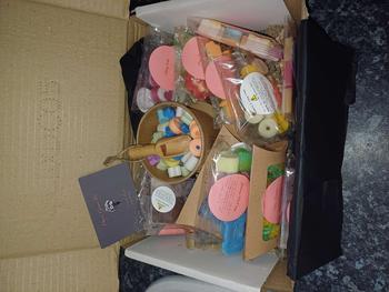 Product Review of 25  Scented Shapes in various colours. Ideal Wax Melt Gift Box from 💋**💋 0