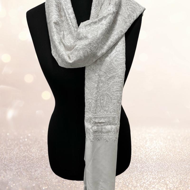 Luxurious  fine Kashmiri Embroidery Shawl Scarf Wrap  Hijab Fine Wool White on White 2