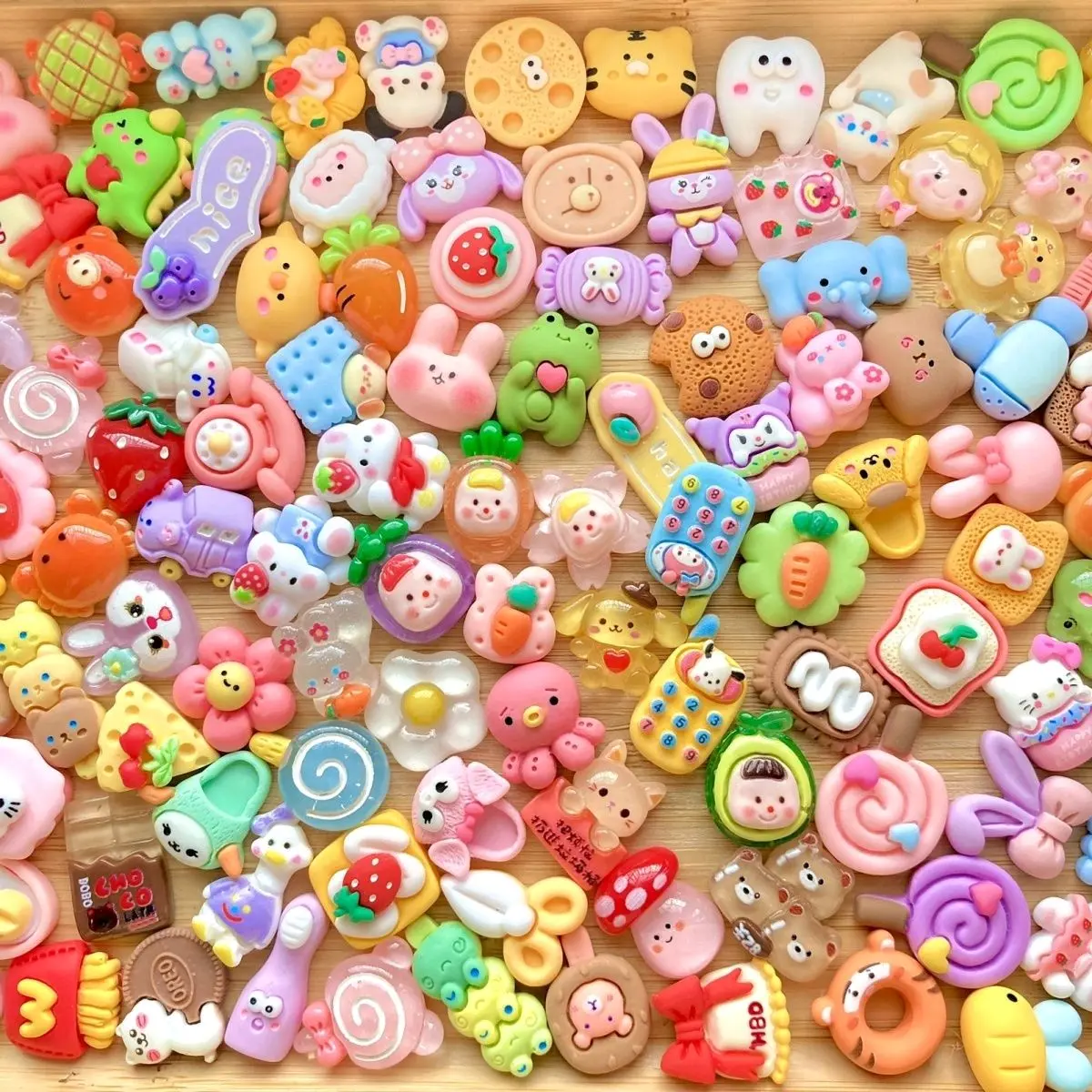 Random Cute Candy Resin Charms Beads Fruit Dessert Animal Cute Girl Flower Plastic Slices Flatback Buttons for Handcraft Accessories Scrapbooking Phone Case Decoration