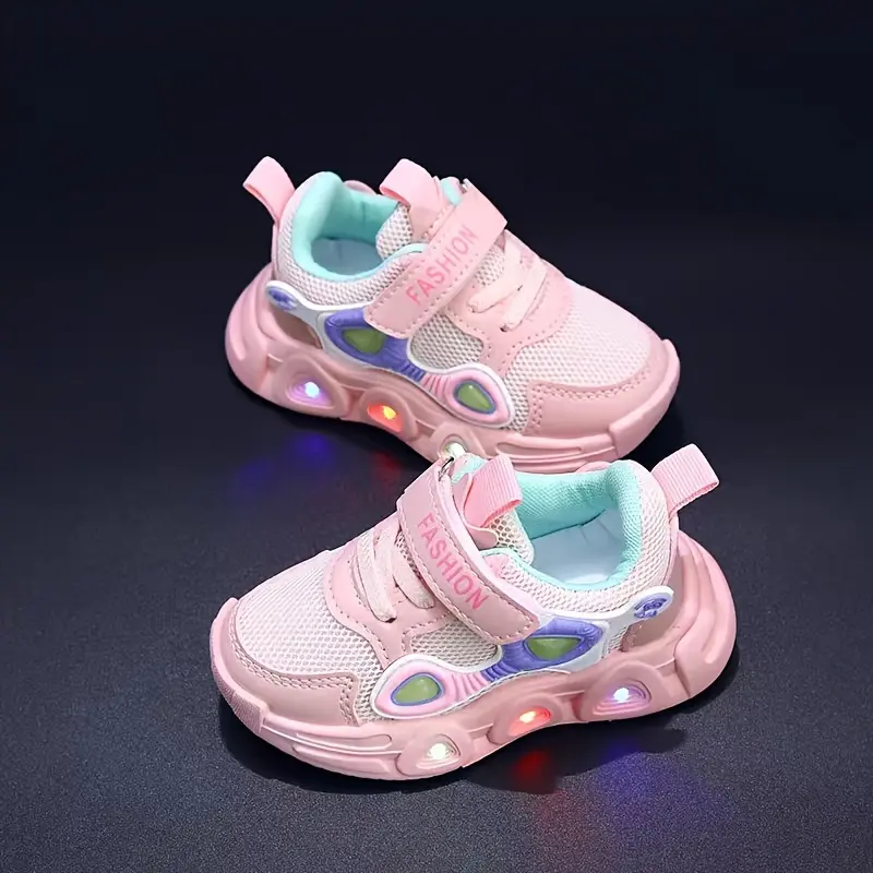 Product Introduction of New Spring And Autumn Light-Up Mesh Shoes for Boys And Girls, Soft-Soled Casual Sports Shoes. 4