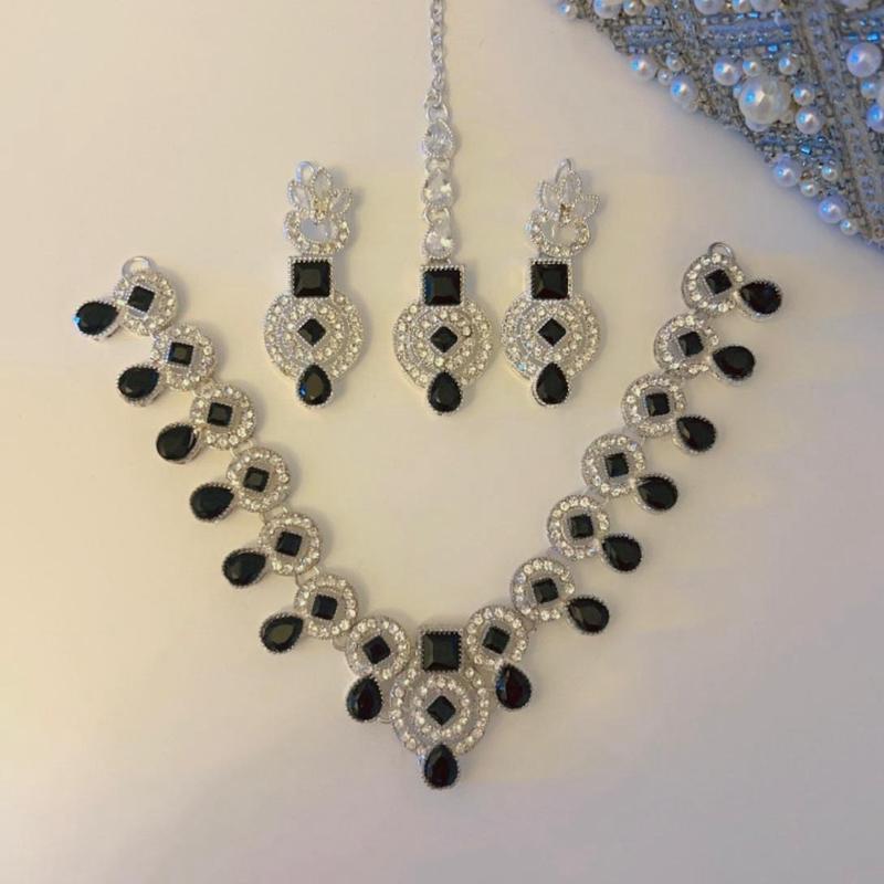 The Safa Collection - v shaped necklace sets 5