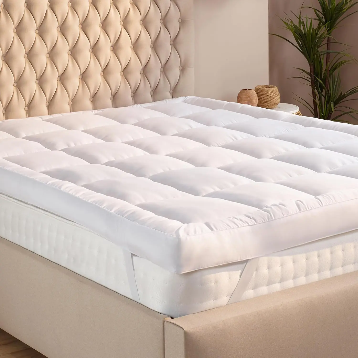 Best Mattress Topper 4 Inch/10cm 1000 GSM Heavy Fill Super Soft and Fluffy Hand Filled Single 4ft Double King Super-King Box Stitched Extra Deep Hotel Quality Super Soft & Comfy Box Stitched Microfibre Cover Double Mattress Topper - Easy Fit Straps