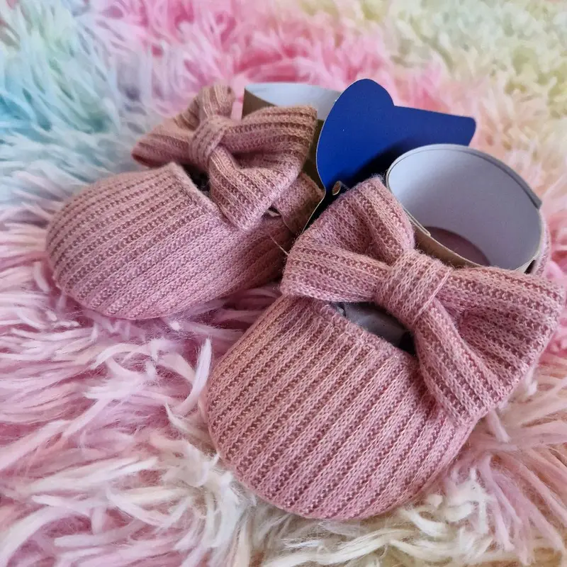 Girls pink bow shoes 2