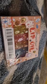 Product Review of Cute Cartoon Bear Pattern Lip Gloss with Box, 6 Counts Glossy Tinted Liquid Lip Plumper for Daily Makeup, Mirror Finish Hydrating Lip Oil for Girls & Women, Christmas Gift, Lipstick from J**s ** 0