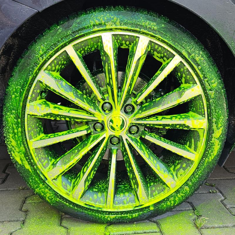 CERAMIKKER Neon Ace – liquid for regular cleaning of rims 2