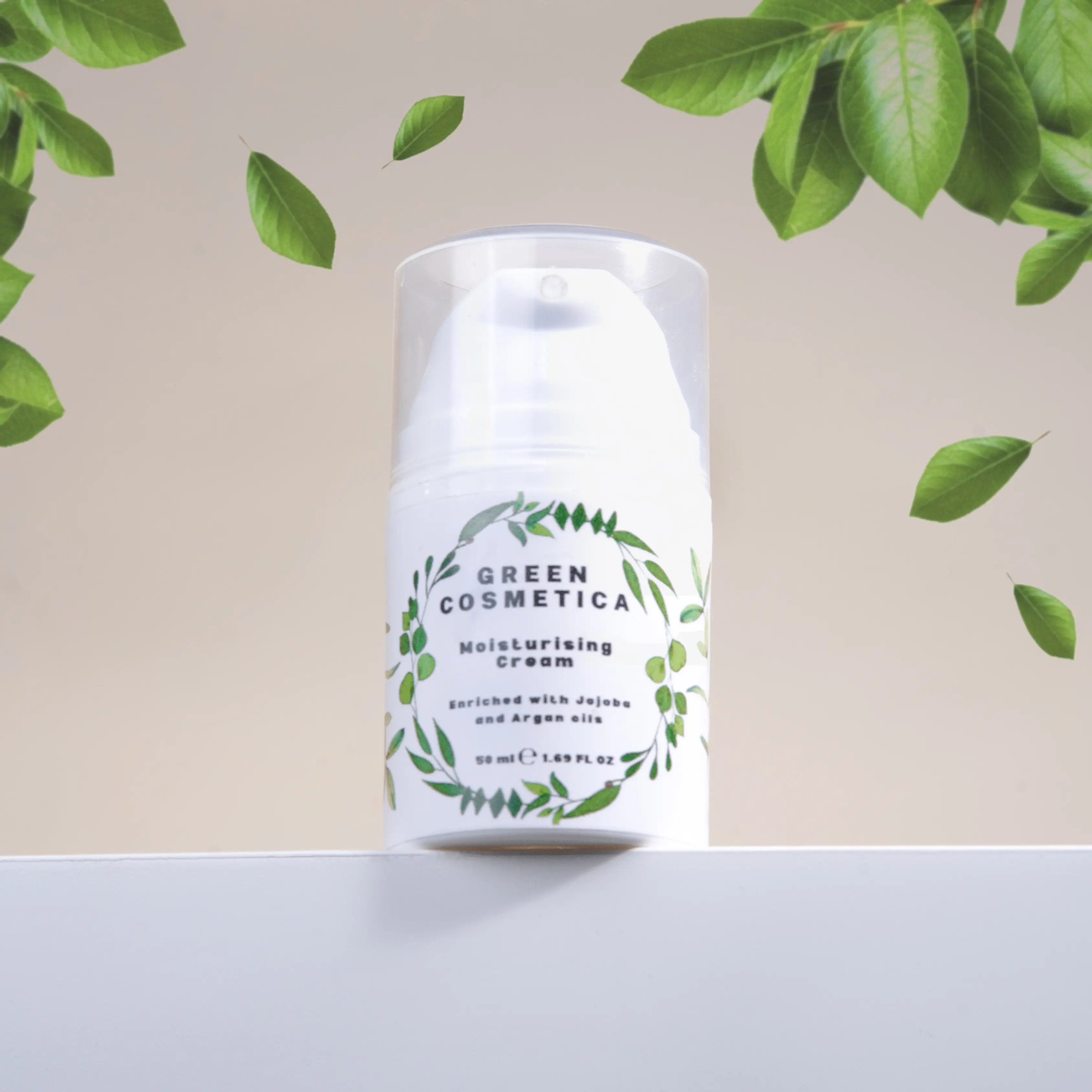 Moisturising cream: No Toxins, All Shine: Natural Anti-Aging Fix