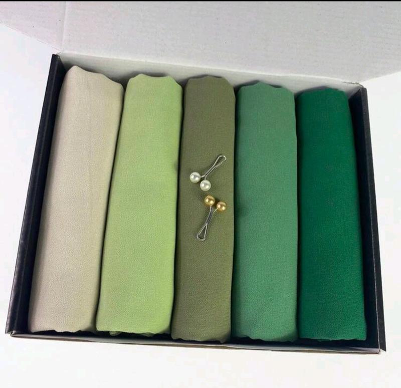 Product Introduction of box of 5  chiffon sacrf/hijab with earings and bracelet 1