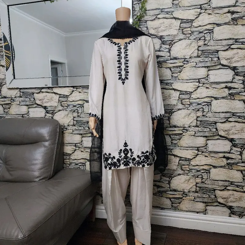 farshi Shalwar kameez Eid 2025 collection Traditional Clothes Long Sleeve Silk Embroidered Soft Small Medium large 3