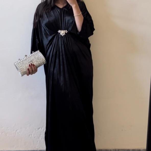 Velvet Fancy Kaftan with slit in the border embellished with fancy stone(stone may vary). Womenswear Dress Comfort Minimalist 4