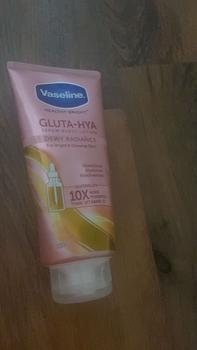 Product Review of Authentic Vaseline Gluta-Hya Serum Lotion 330ml Body Care Hydrating Brightening Daily Moisturizer from S**h 1
