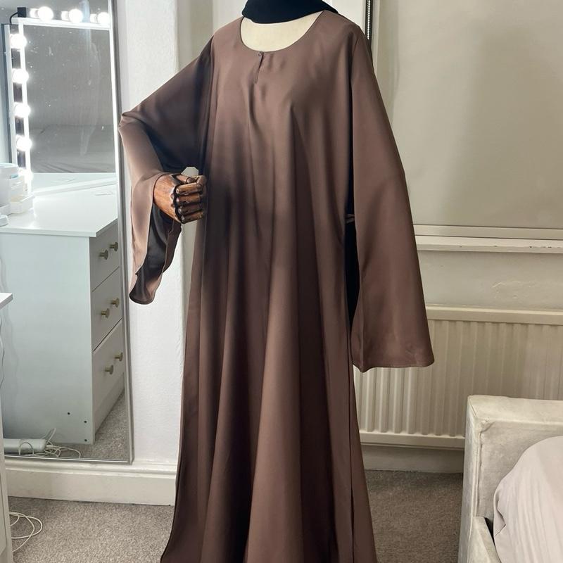 Closed Bell Sleeve Abaya 4