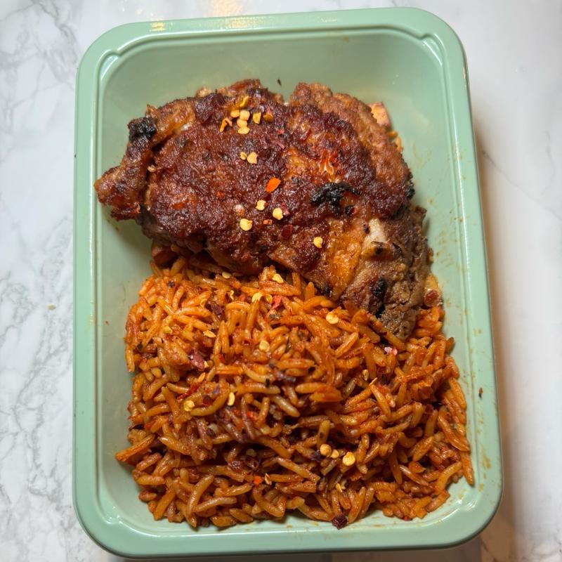 Jollof Rice, Plantain, and Spiced Chicken - Delicious African Cuisine - Food Traditional Instant 3