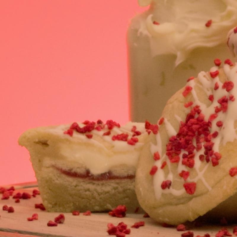 Loaded Deep Dish - Jammy Dodger & White Chocolate 2
