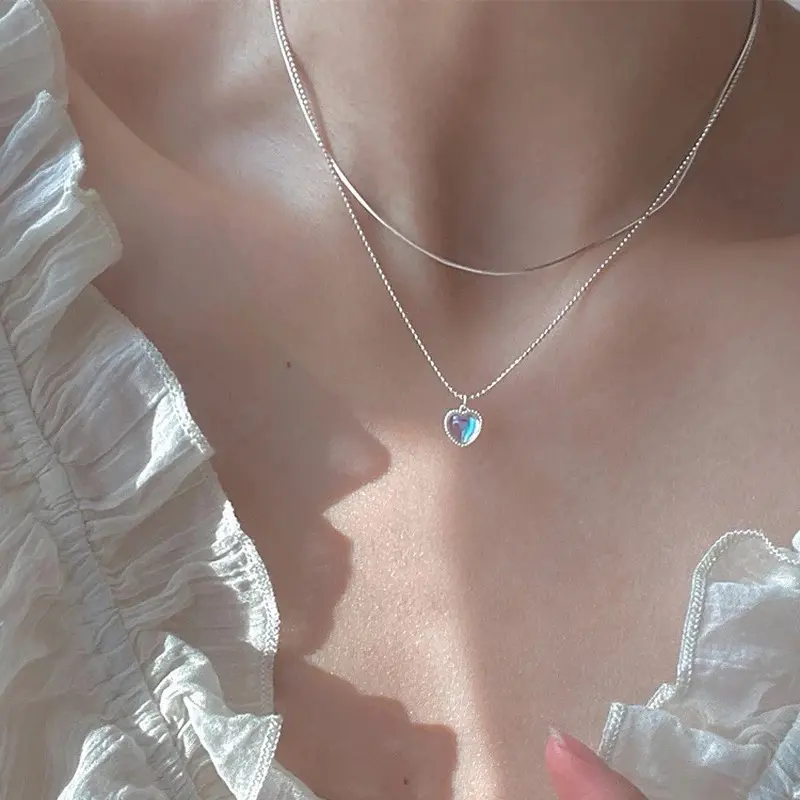 Gradient Gem Heart Shaped Clavicle Chain for Women
