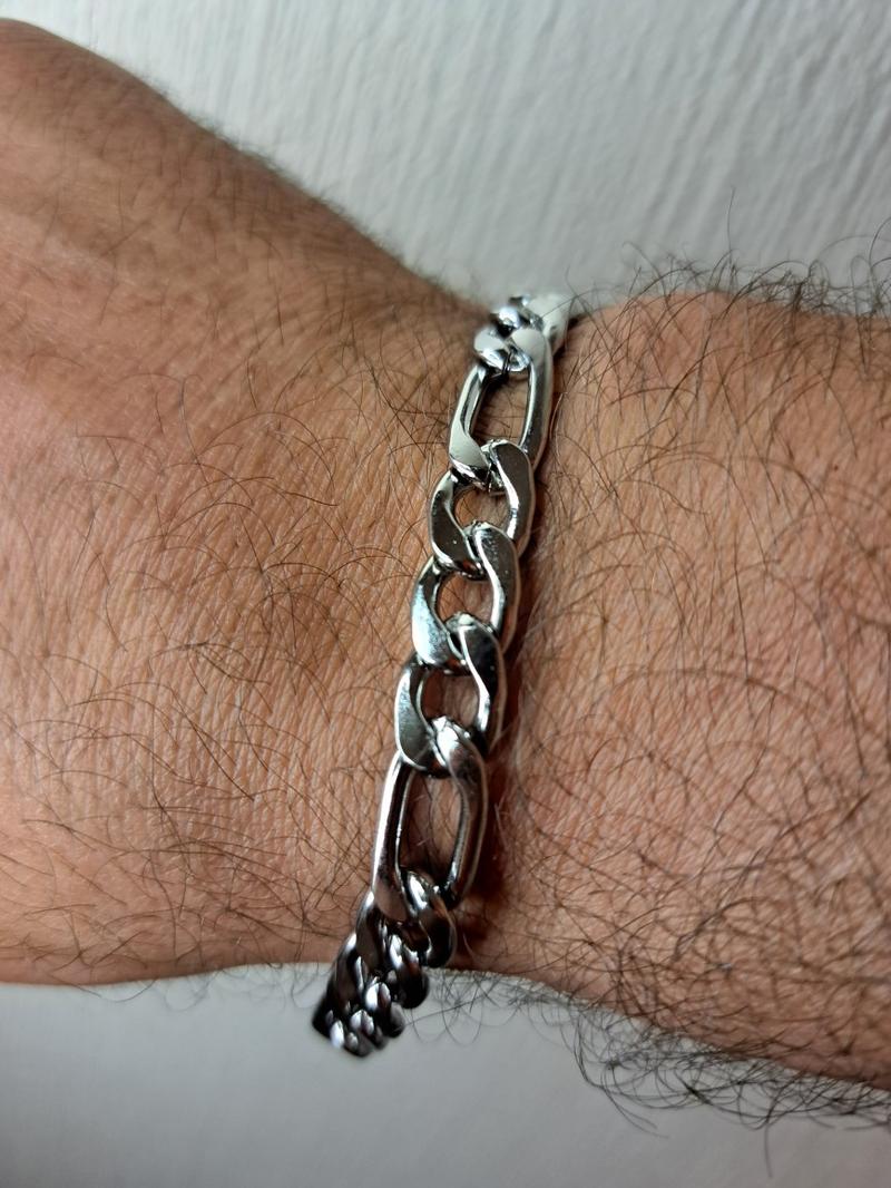 Product Introduction of figaro link bracelet. gold or silver plated available. stainless Steel. 7