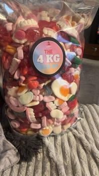 Product Review of STEVIE'S 4KG MEGA MIX  - MASSIVE POUCH - CHOOSE GUMMY, FIZZY OR XMAS CHOCOLATE from B**8 2
