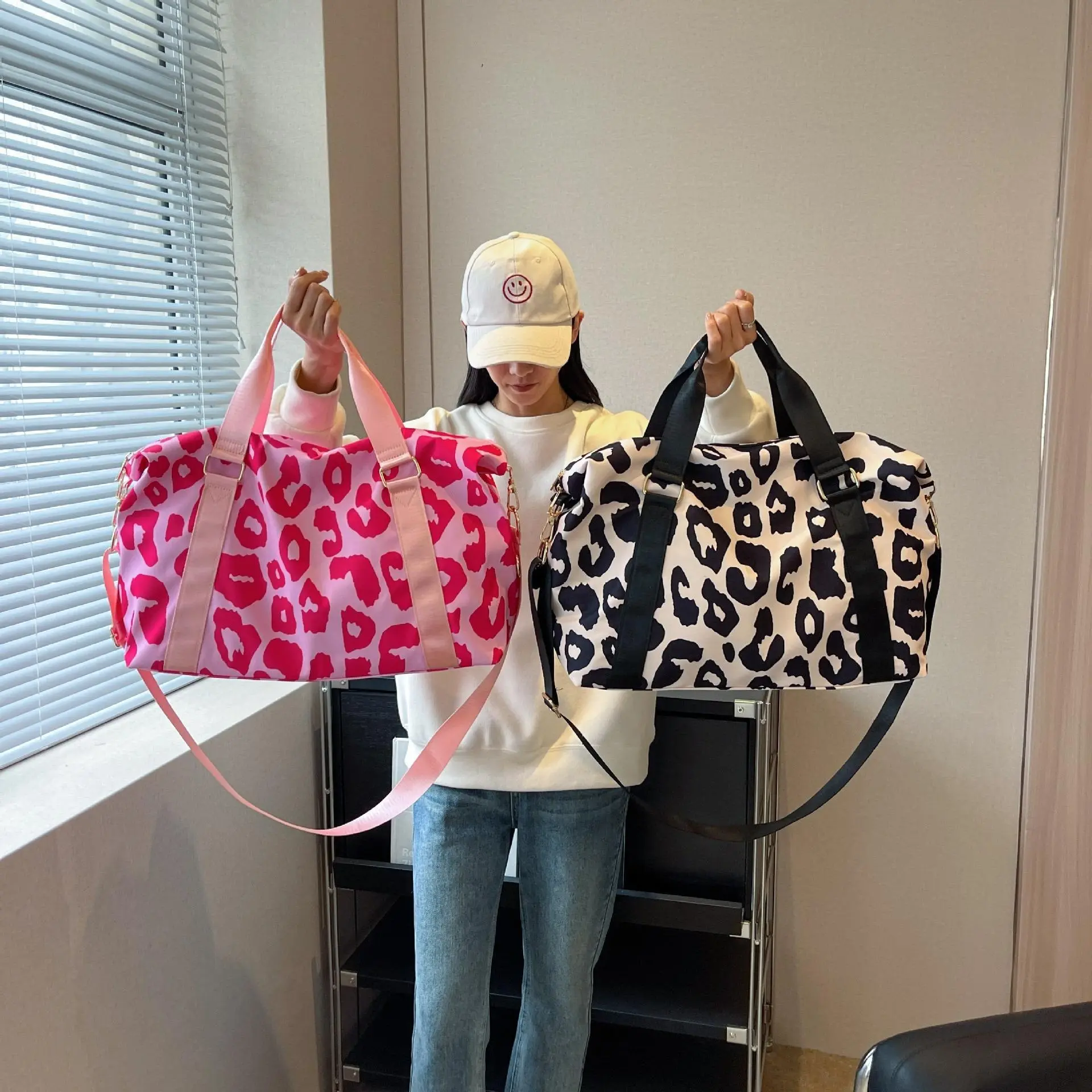2025 Leopard Pattern Large Capacity Zipper Gym Travel Bag, Waterproof Oxford Cloth Shoulder Lux Bag, Unisex Dry and Wet Separation Handbag,Summer Outfits Everyday Bags