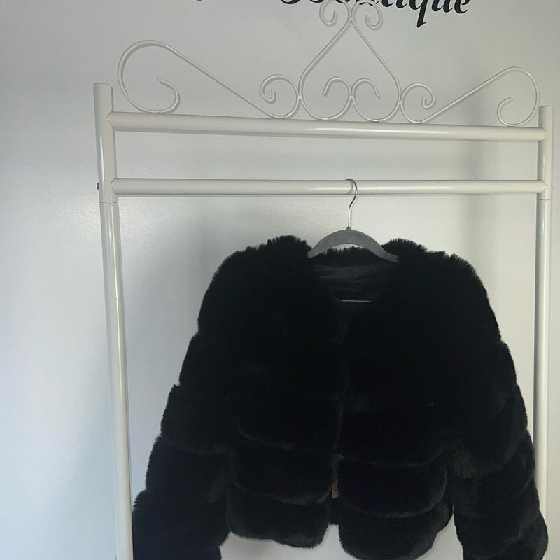 [IRIS ROSE BOUTIQUE] Premium Faux Fur Jacket - 5 Row Sleeve - 5 Colours 2