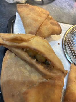 Product Review of Samosa Bundle (6 Chicken 6 Meat 6 Cheese & Patotoe 6 vegetable) from S**🩷 1