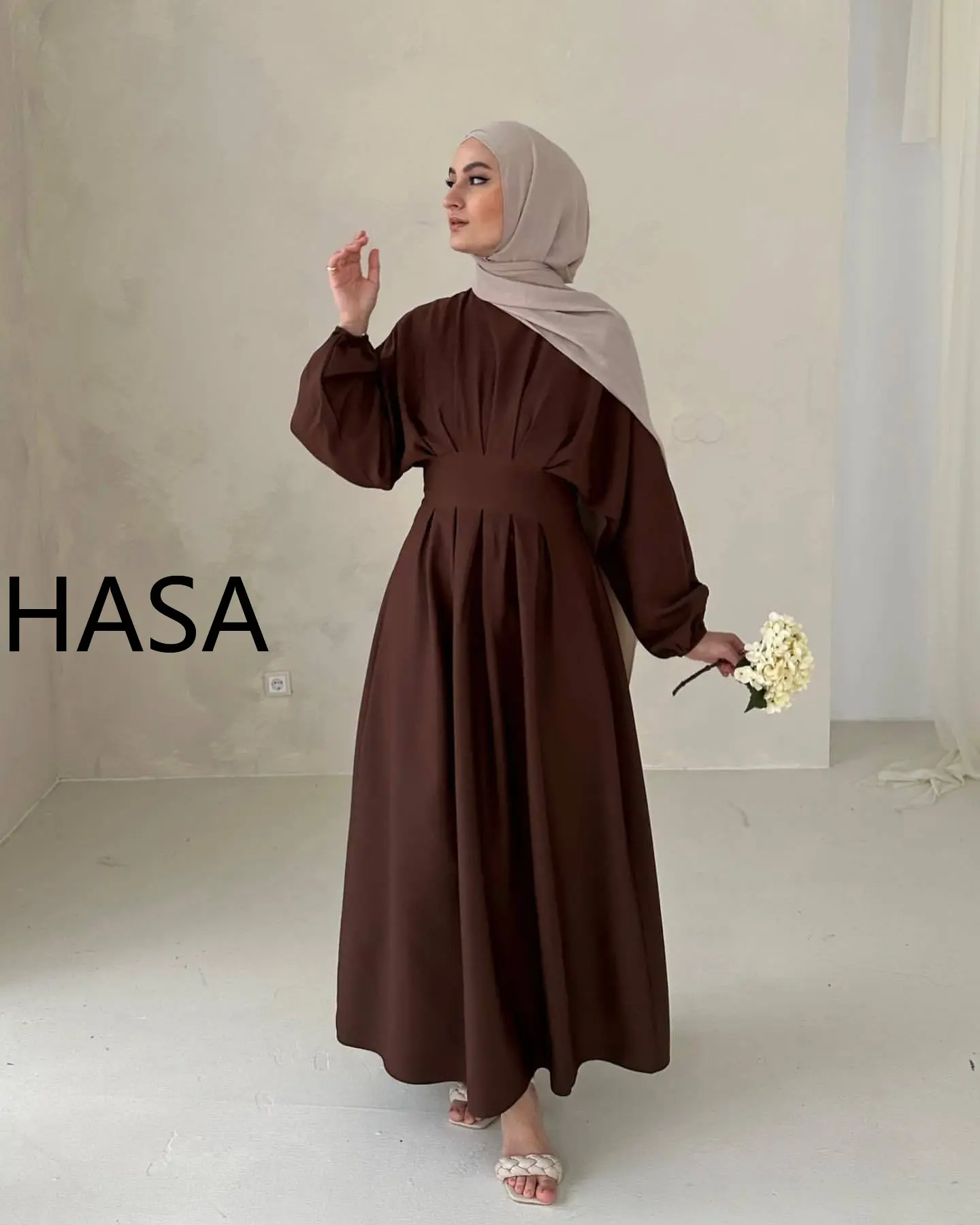 HS1226 Loose-fitting Dress in A Solid Muslim Color Elegant  Dress