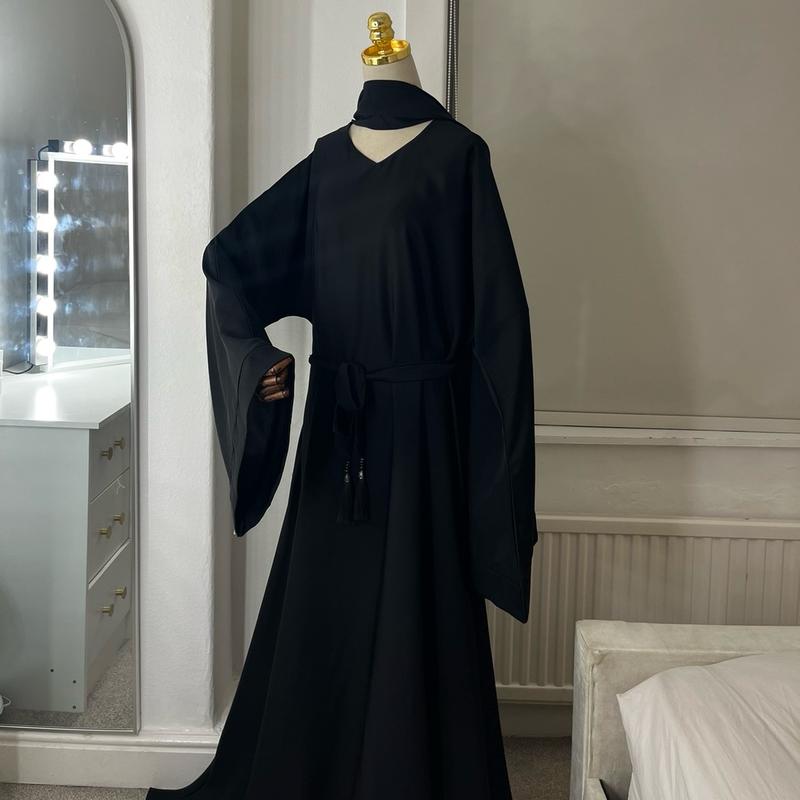 Closed Bell Sleeve Abaya 1