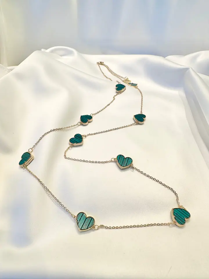 HEART MOTIF NECKLACE IN GREEN AND GOLD