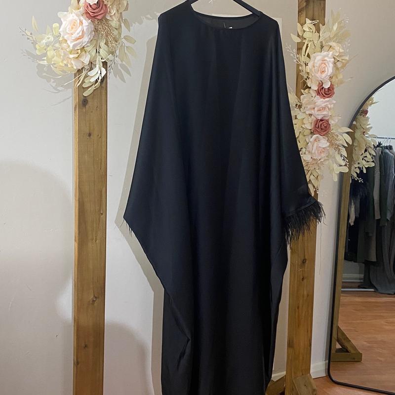 Black Feather Design Kaftan Abaya for Women - Perfect for Occasions 4