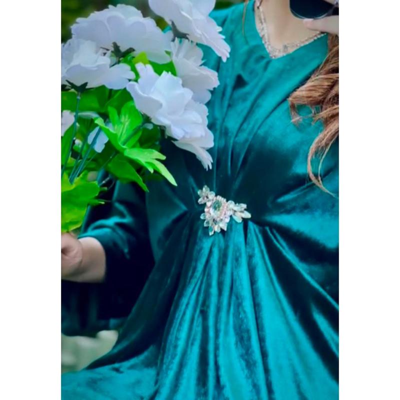 Velvet Fancy Kaftan with slit in the border embellished with fancy stone(stone may vary). Womenswear Dress Comfort Minimalist 3