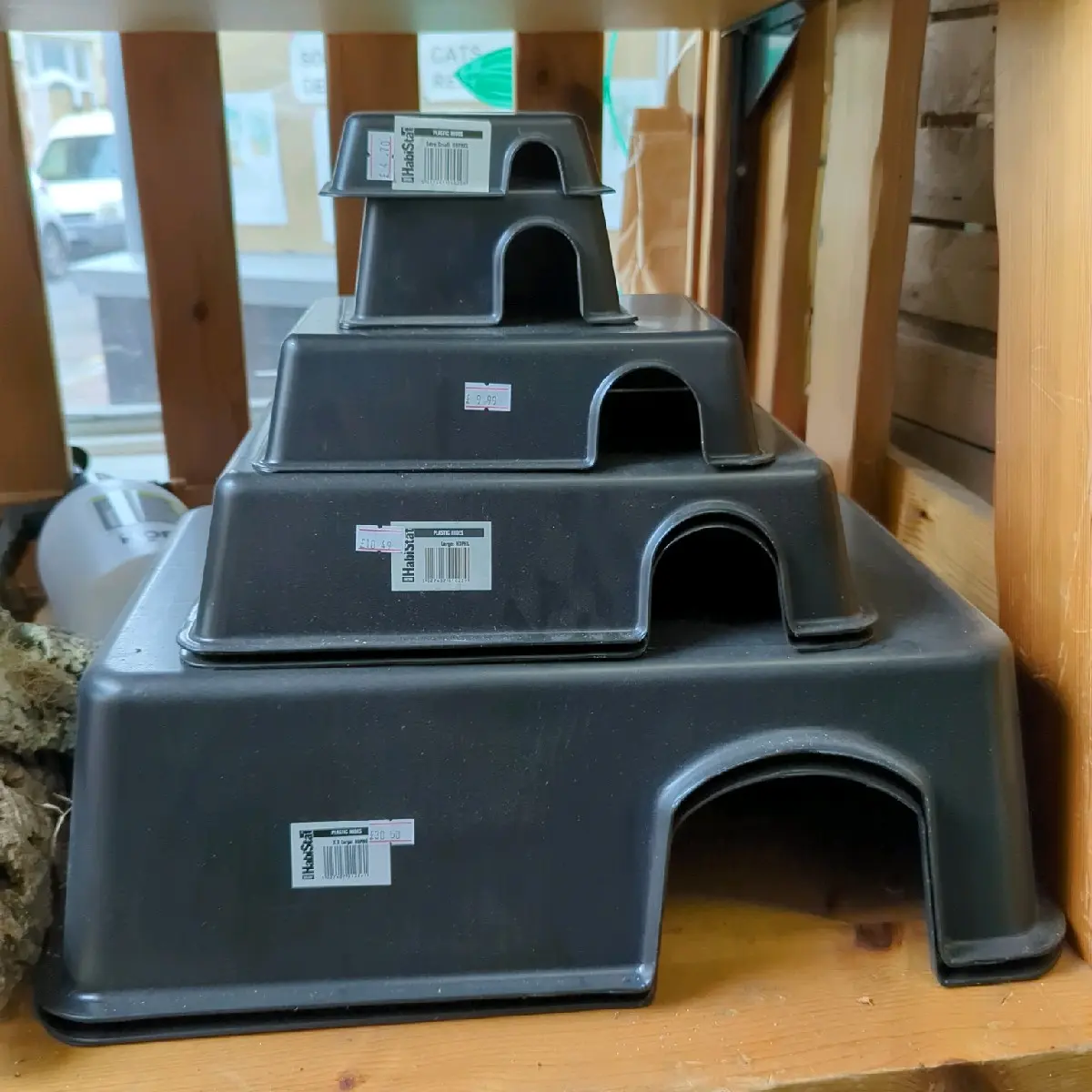 Plastic reptile hides