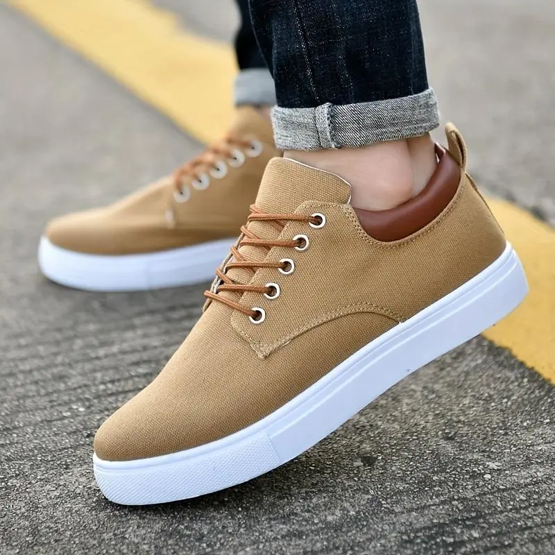 Breathable and Durable Men's Running Shoes with Shock Absorption and Lace-Up Design for Outdoor Activities