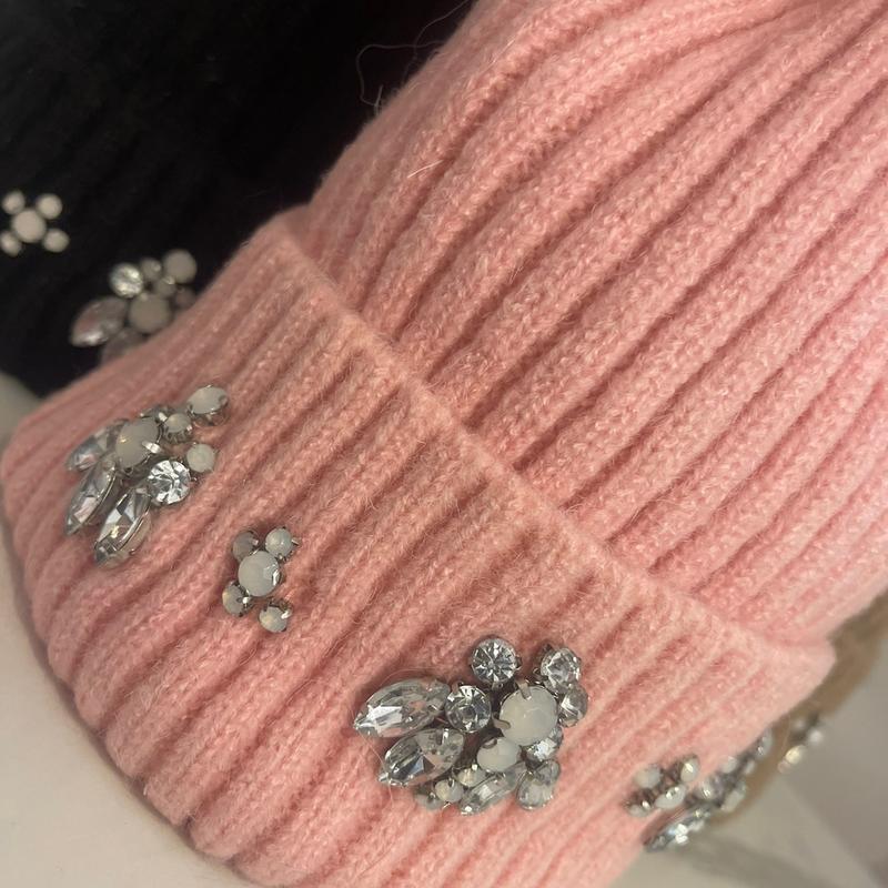 Rona Pom Pom hat 2