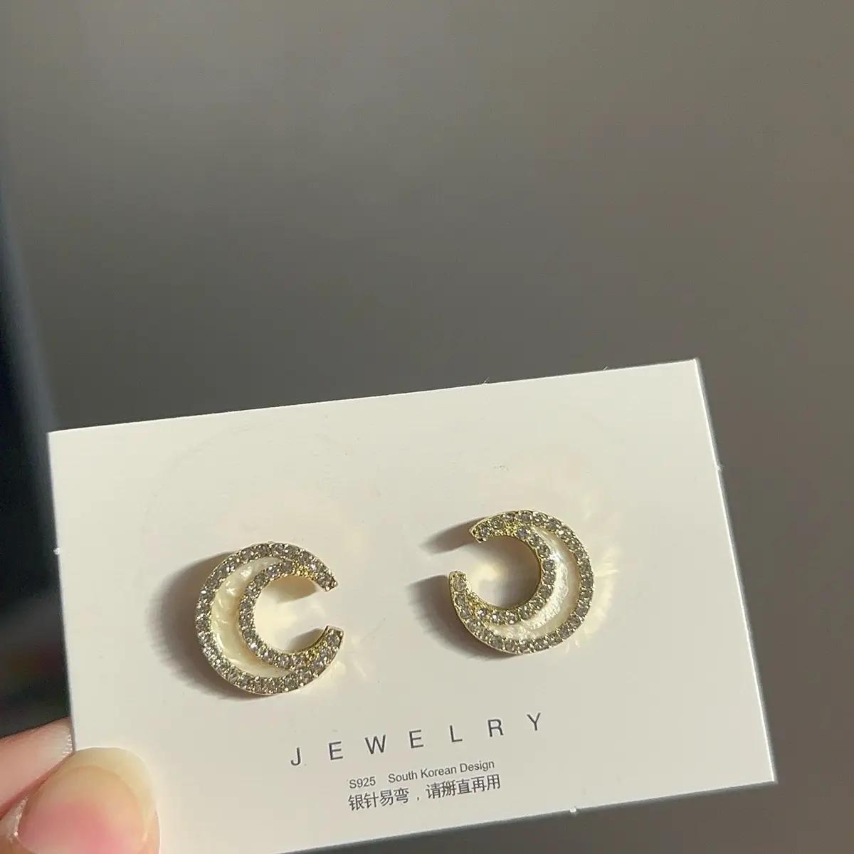 Drop earrings for women, made of high-quality materials
