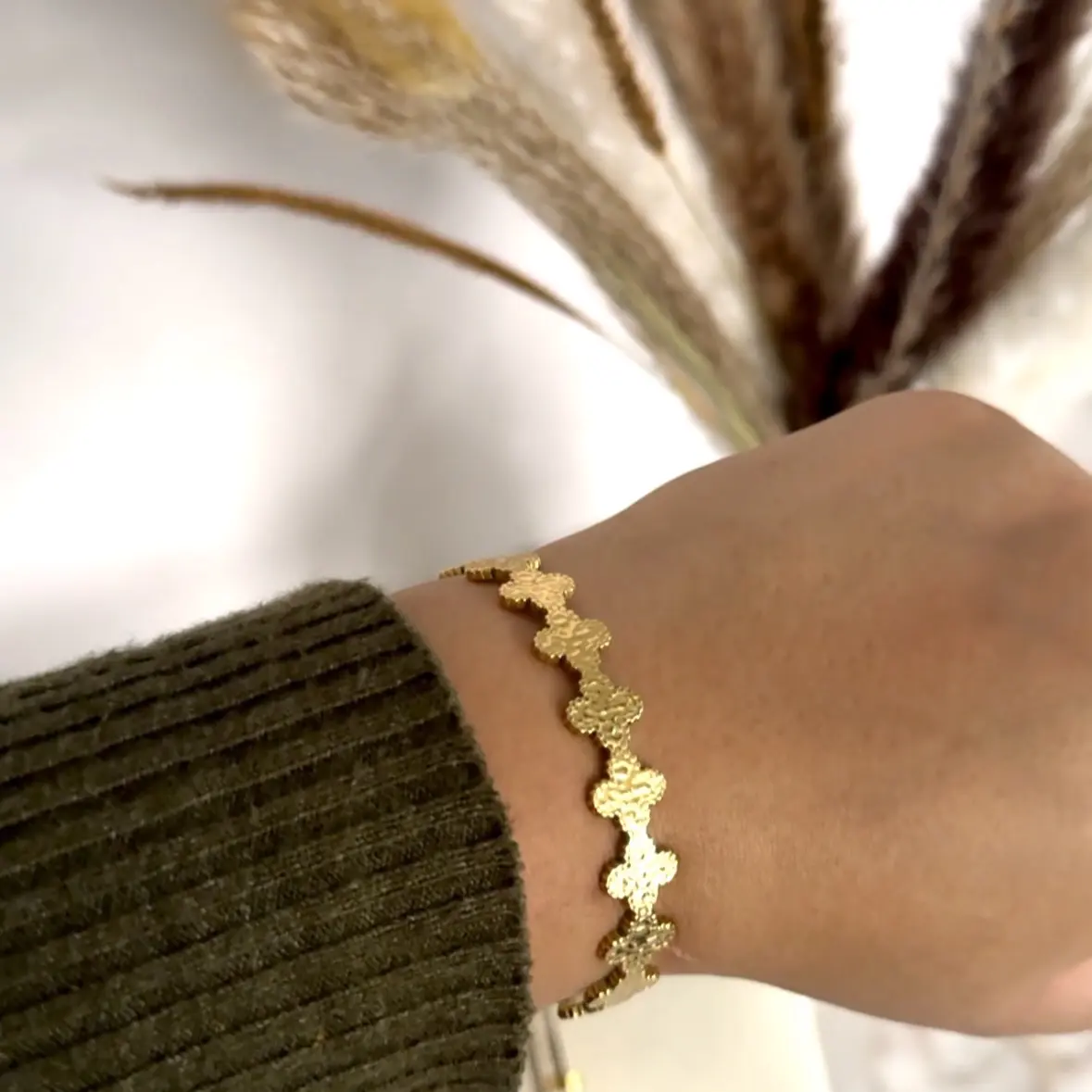 Lara Gold Bangle