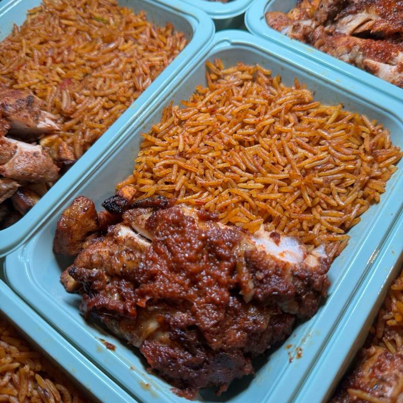 Jollof Rice, Plantain, and Spiced Chicken - Delicious African Cuisine - Food Traditional Instant 2